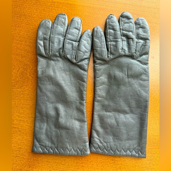 Women’s Gray Leather “Thinsulate” Gloves- Size Small - Picture 2 of 5